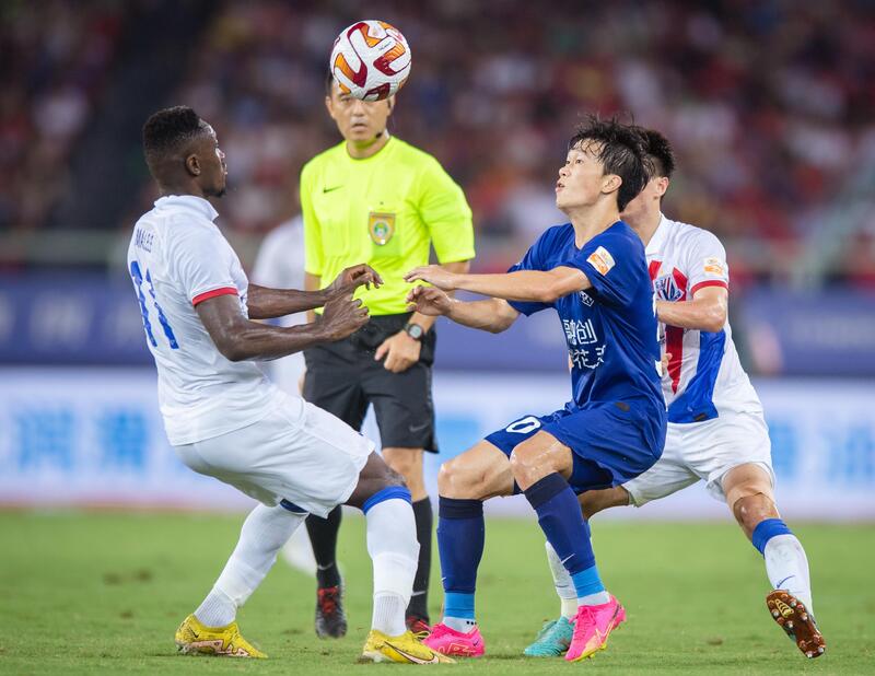 Shanghai Shenhua vs Beijing Guoan - Đôi công quyết liệt