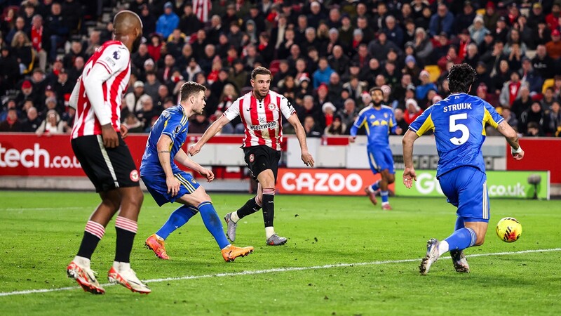 Leeds United vs Brentford - Đôi công hấp dẫn