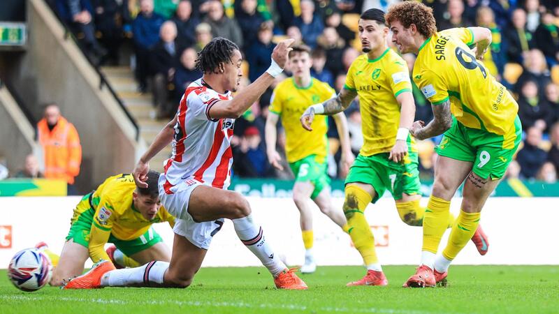 Stoke City vs Norwich - Đôi công hấp dẫn